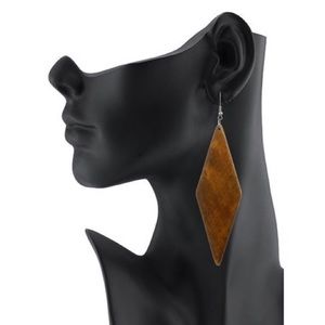 NWOT Woden Elongated Diamond Shaped Earring